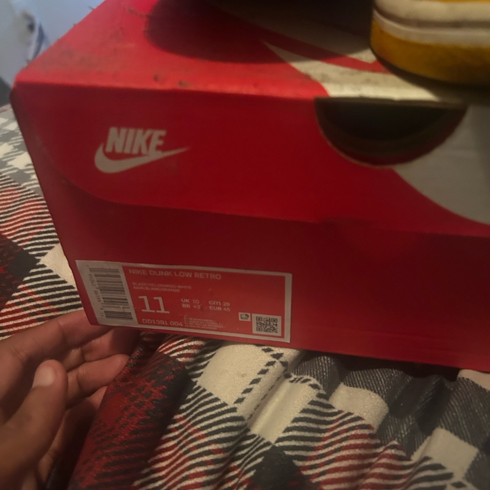 Nike Dunk Low Retro in Red and White